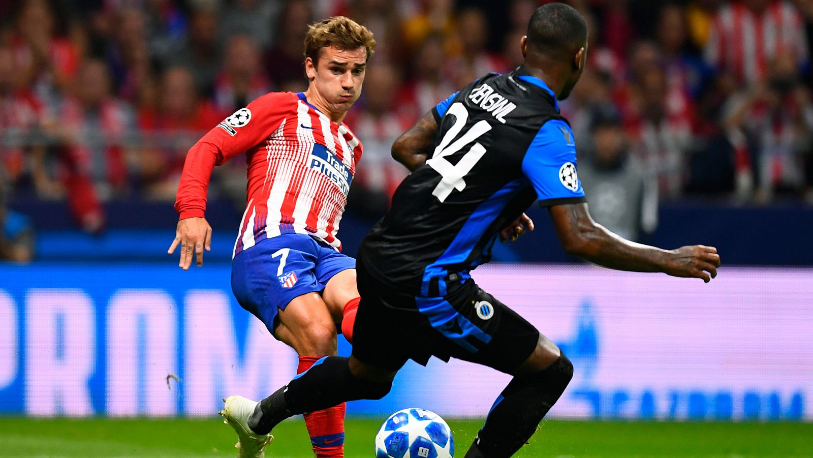 El francés Antoine Griezmann, en el momento de anotar su primer gol ante el Brujas.