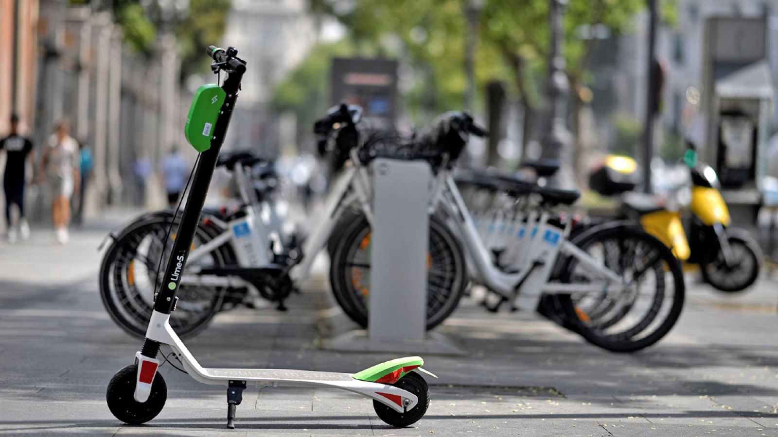 Imagen de un patinete en Madrid