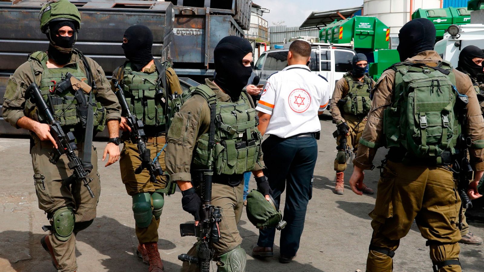 Fuerzas armadas israelíes en el lugar del ataque