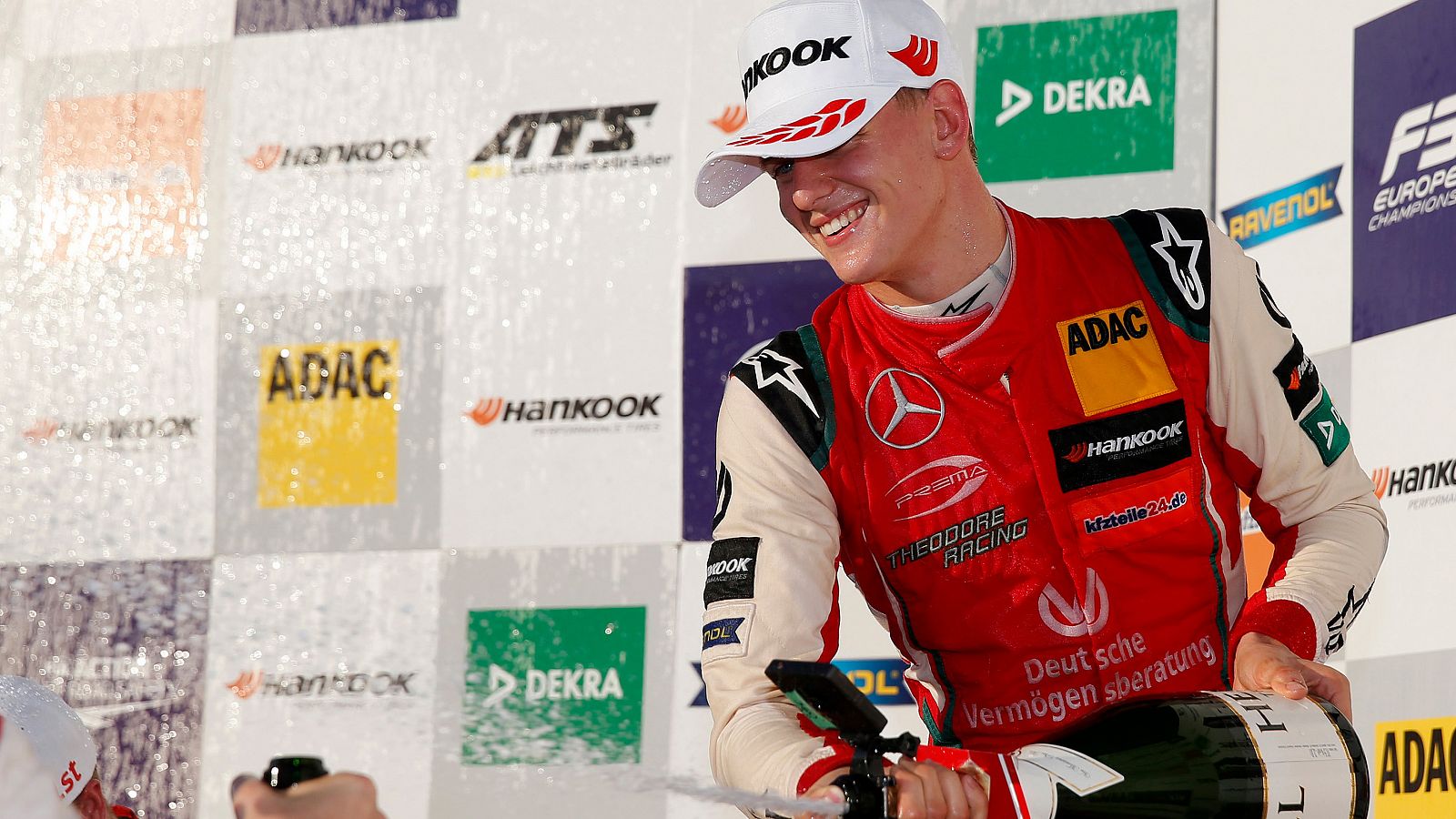 Mick Schumacher celebra su título europeo de F3.