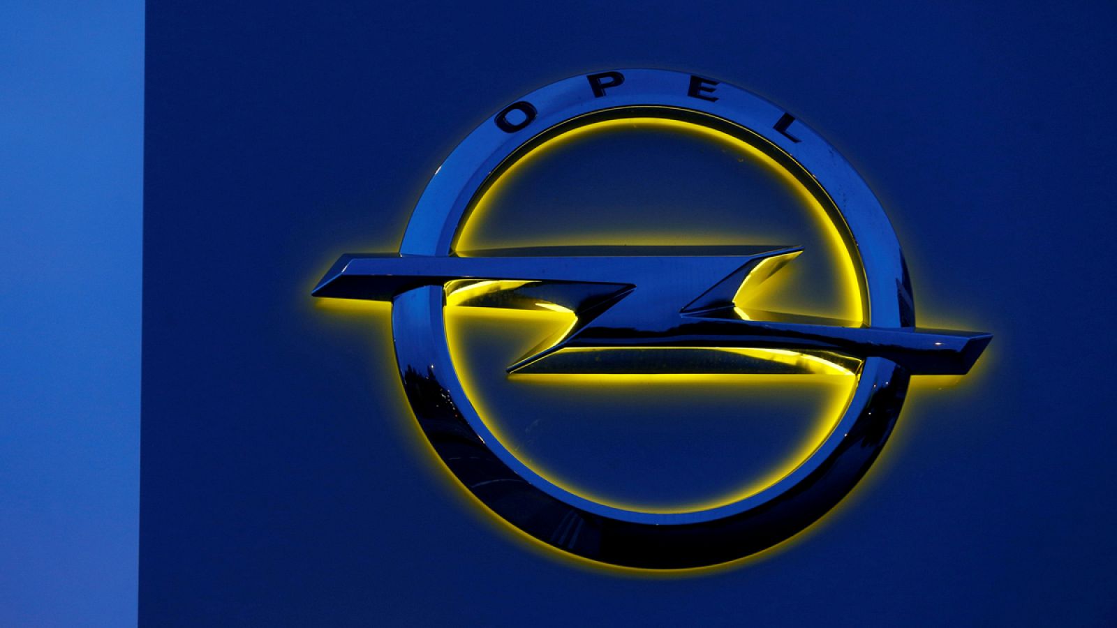 Logotipo de Opel en la sede de Rüsselsheim (Alemania)