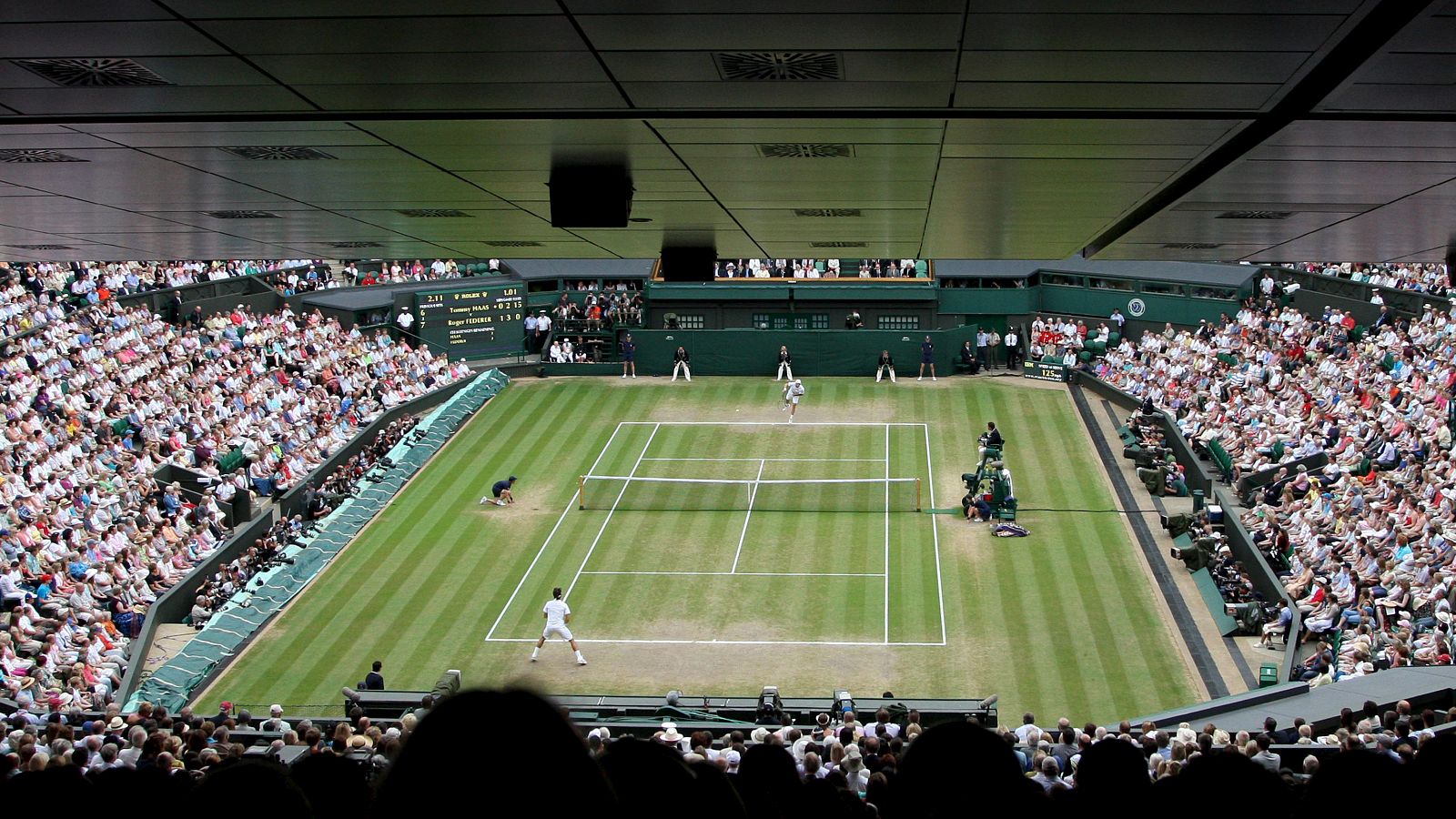 Semifinales del torneo de Wimbledon entre Tommy Haas y Roger Federer.