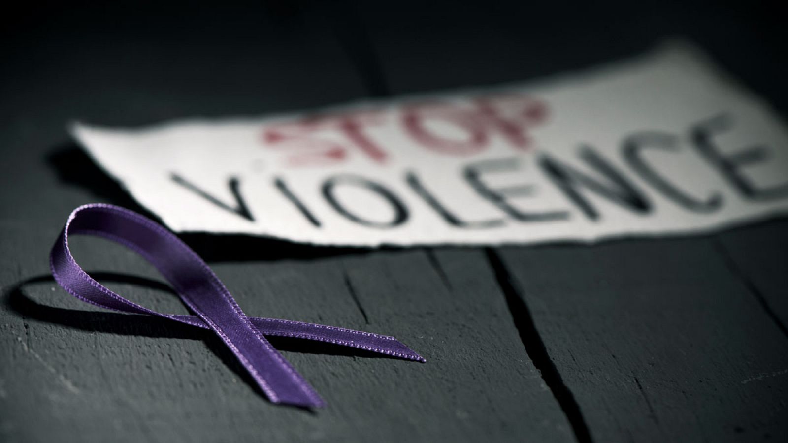 El 016 es el teléfono contra la violencia de género