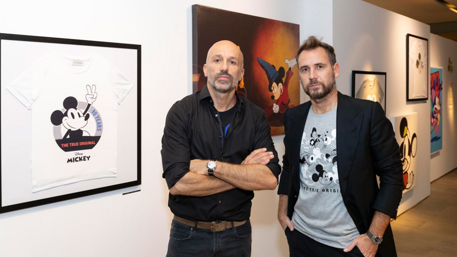 Arnaud Maillard y Álvaro Castejón, Alvarno, rinden homeanje a Mickey.