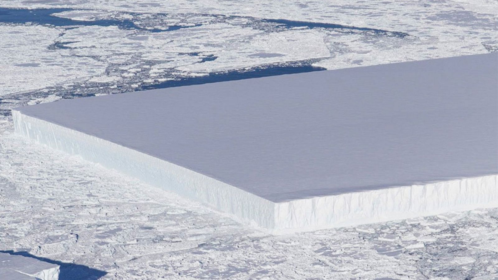 Fotografía de la masa de hielo tomada en la Antártida.