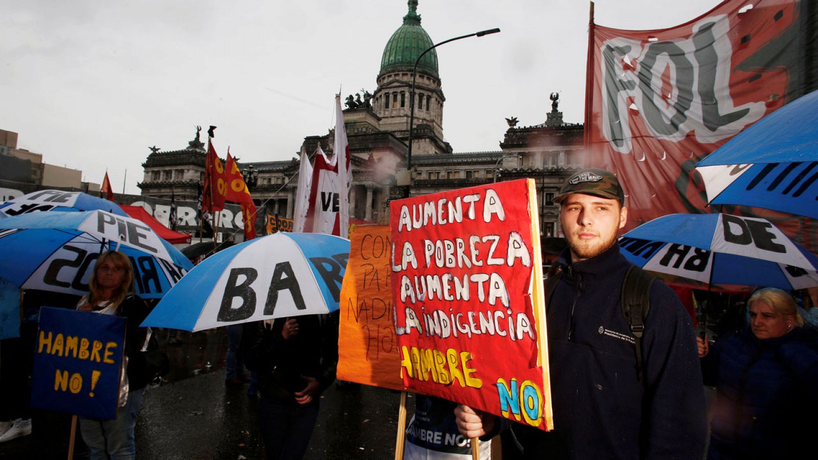 Manifestantes contra los Presupuestos de Argentina frente al Congreso en Buenos Aires