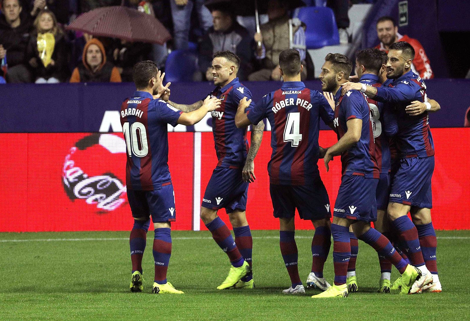 Los jugadores del Levante UD celebran el primer gol ante el CD Leganés.