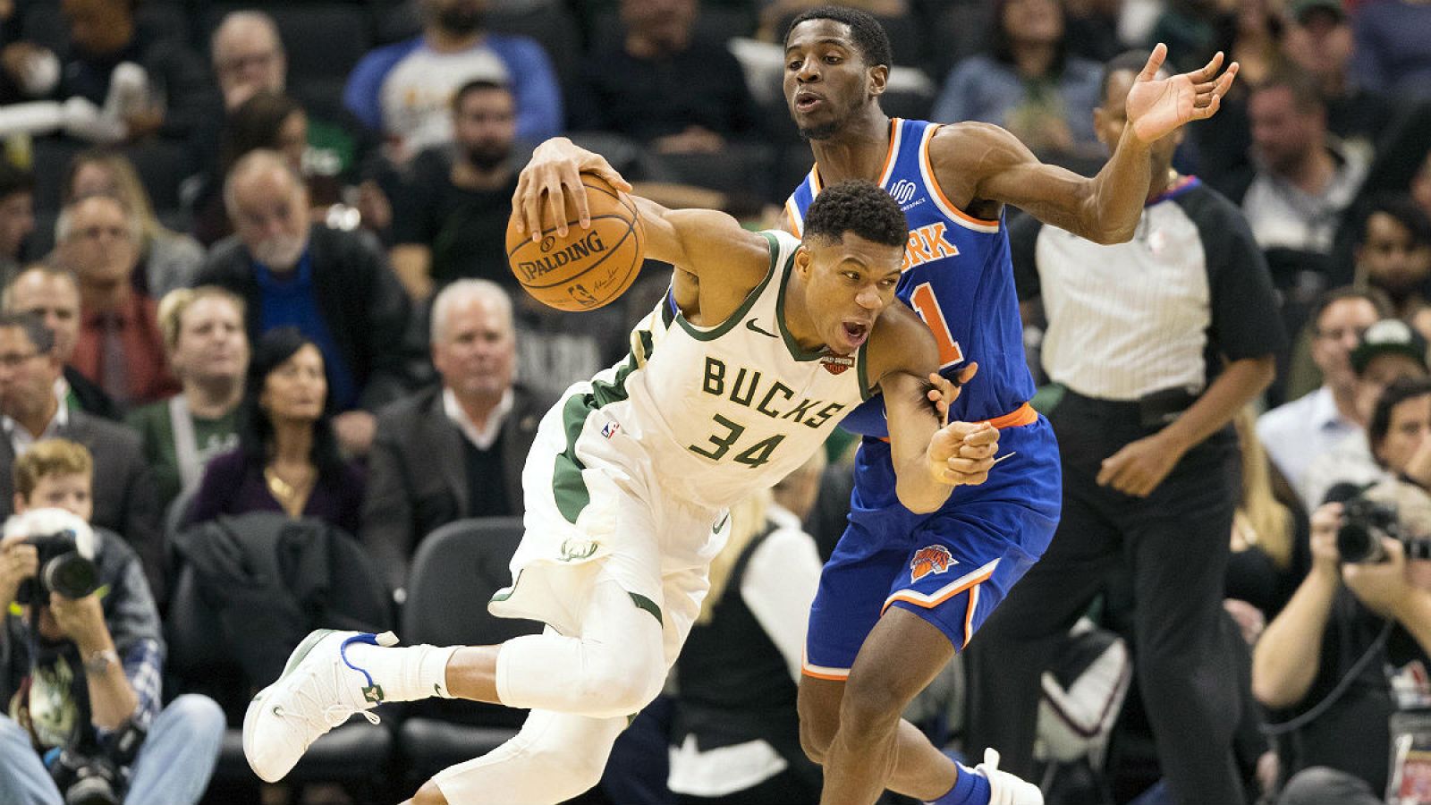 Giannis Antetokounmpo, en un partido de su equipo, Milwaukee Bucks contra los New York Knicks.