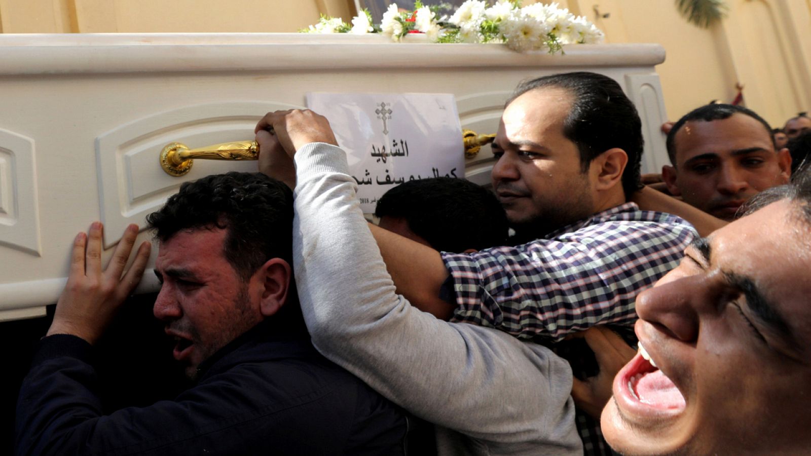 Funeral por los siete coptos asesinados en un atentado en Mina.