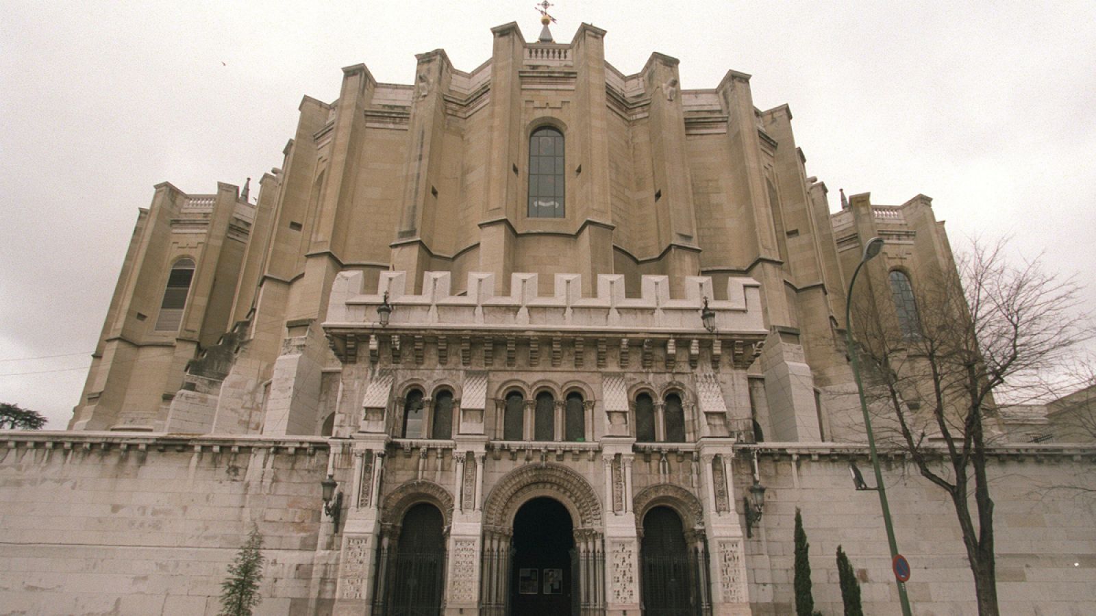 Imagen de archivo de la cripta de la Catedral de la Almudena en Madrid.