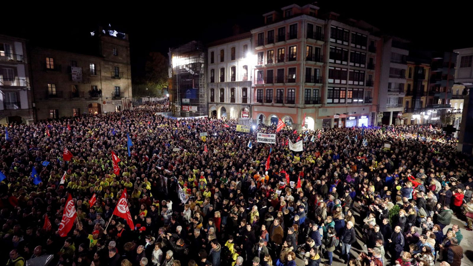 Manifestación convocada por la plantilla de Alcoa en Avilés por las calles de la ciudad asturiana bajo el lema "Alcoa no se cierra"