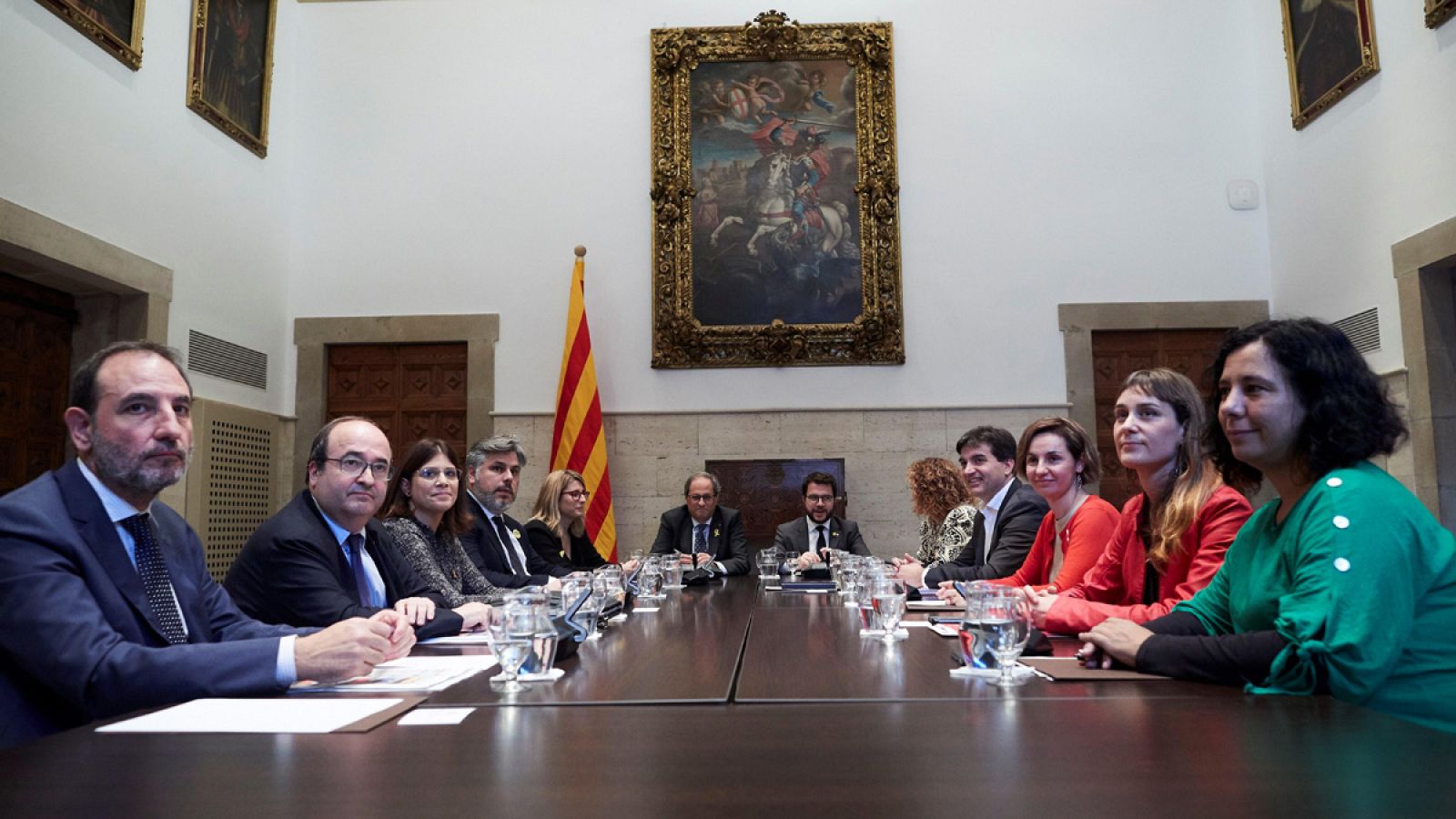 El presidente de la Generalitat, Quim Torra y el vicepresidente Pere Aragonés, presiden la reunión convocada con los grupos parlamentarios catalanes para un Espacio de Diálogo