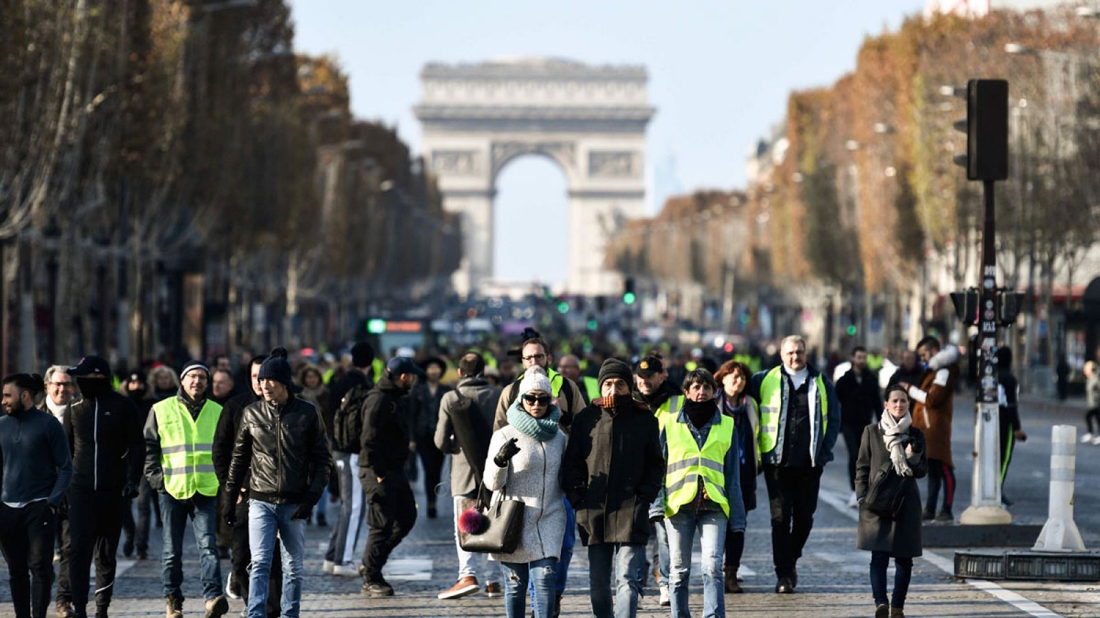 Manifestación en los Campos Elíseos de París por la subida d elos carburantes