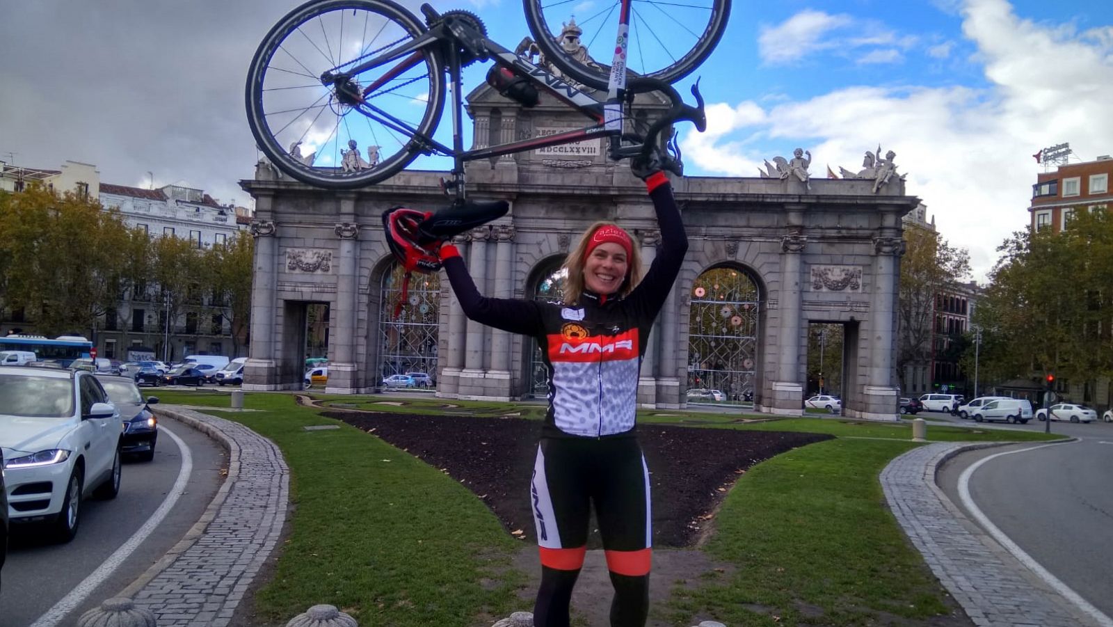 Judith Obaya, en Madrid desde donde partirá en bici hasta Oviedo.