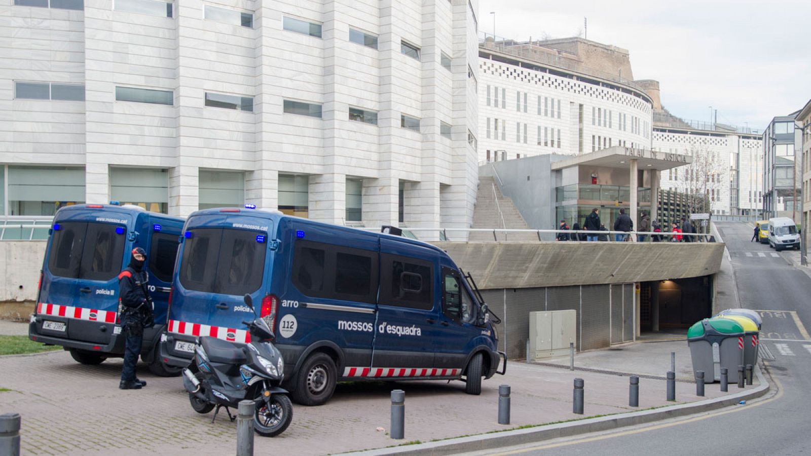 La Audiencia de Lleida ha condenado a cuatro años y medio a un tio y a su sobrino por abuso sexual