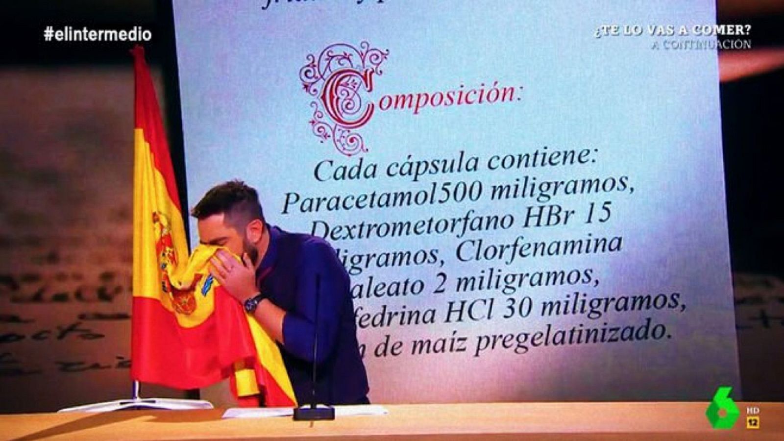 El humorista Dani Mateo, durante la emisión del 'sketch' en el que se sonó la nariz con la bandera de España
