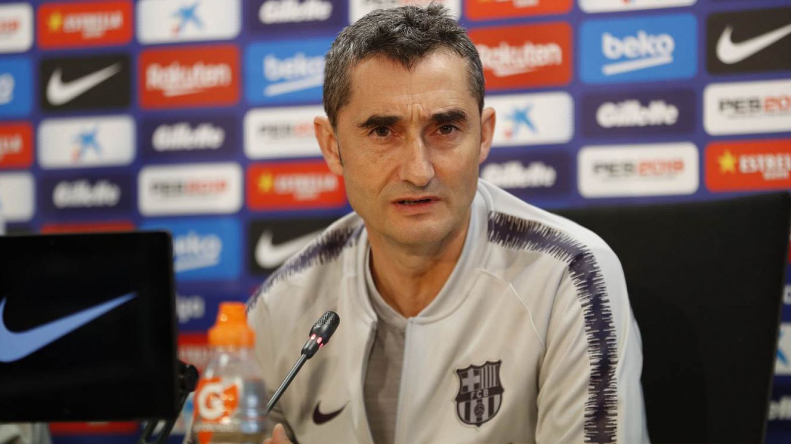 El entrenador del Barça, Ernesto Valverde, en rueda de prensa.
