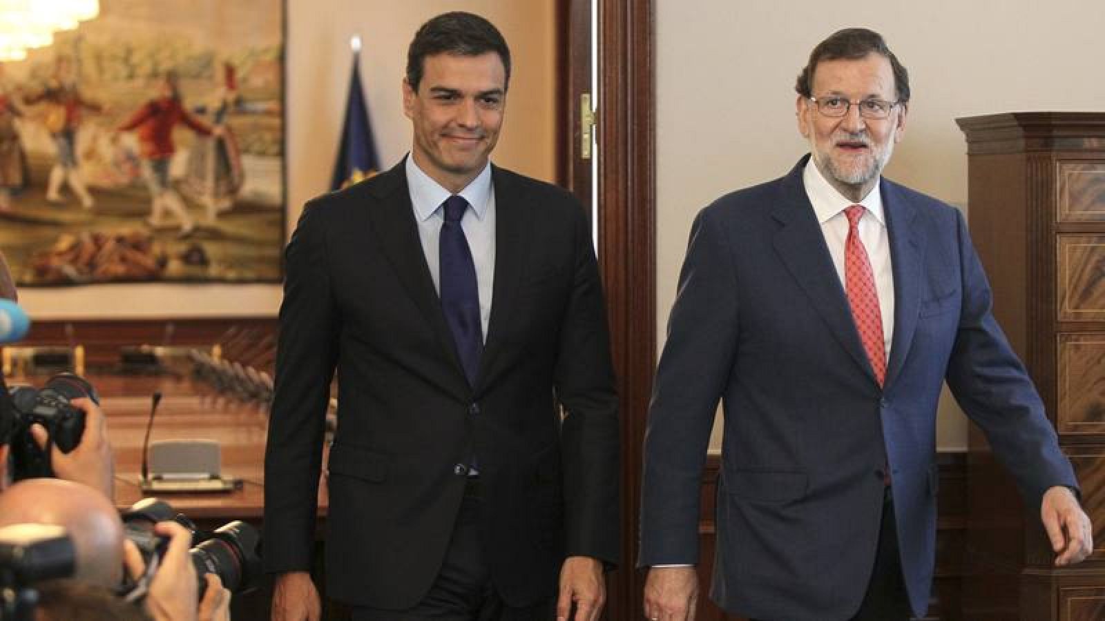 El actual presidente del Gobierno y el anterior, Pedro Sánchez y Mariano Rajoy