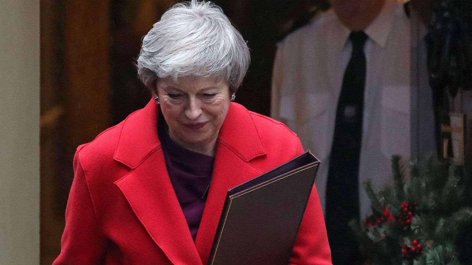 La primera ministra británica, Theresa May, saliendo del 10 de Downing Street.