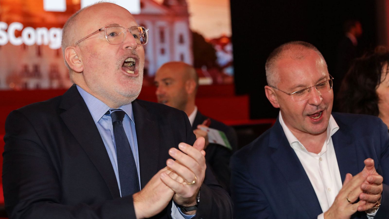 El presidente de los socialistas europeos, Sergei Dmitrievich Stanishev, junto a Frans Timmermans durante el 11º Congreso del Partido Socialista Europeo (PSE).