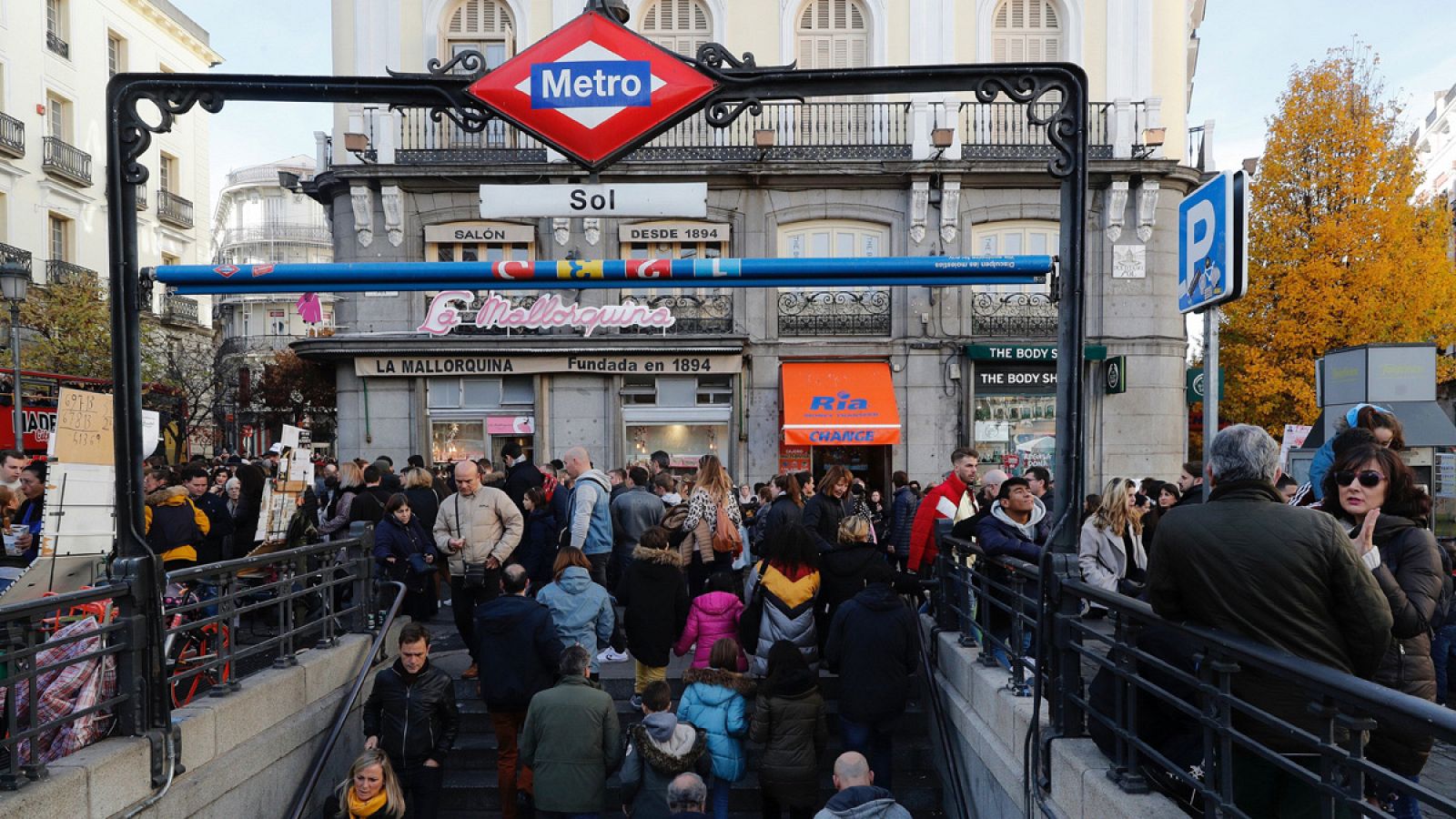 Vista del exterior de la estación de metro en la Puerta del Sol de Madrid