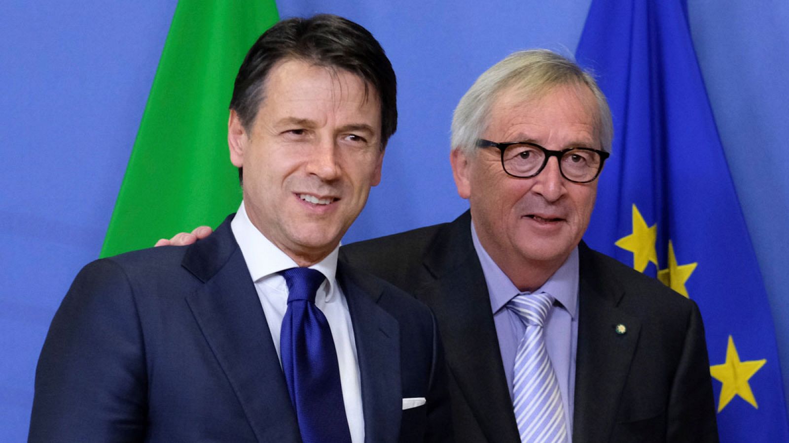 El presidente de la Comisión Europea, Jean-Claude Juncker, recibe al primer ministro italiano, Giuseppe Conte, antes de su reunión en Bruselas