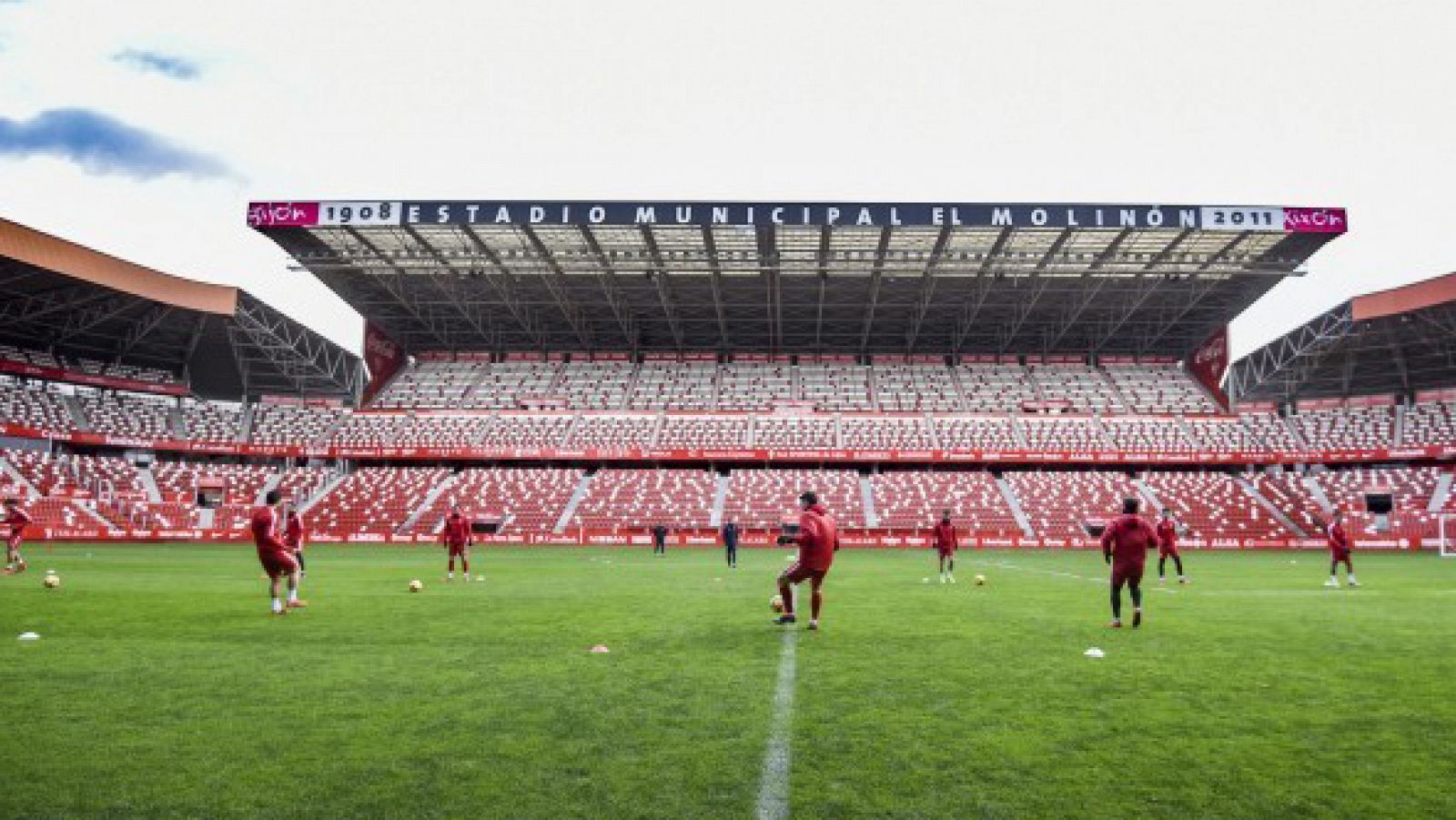 Imagen del estadio del Molinón en Gijón. www.realsporting.com
