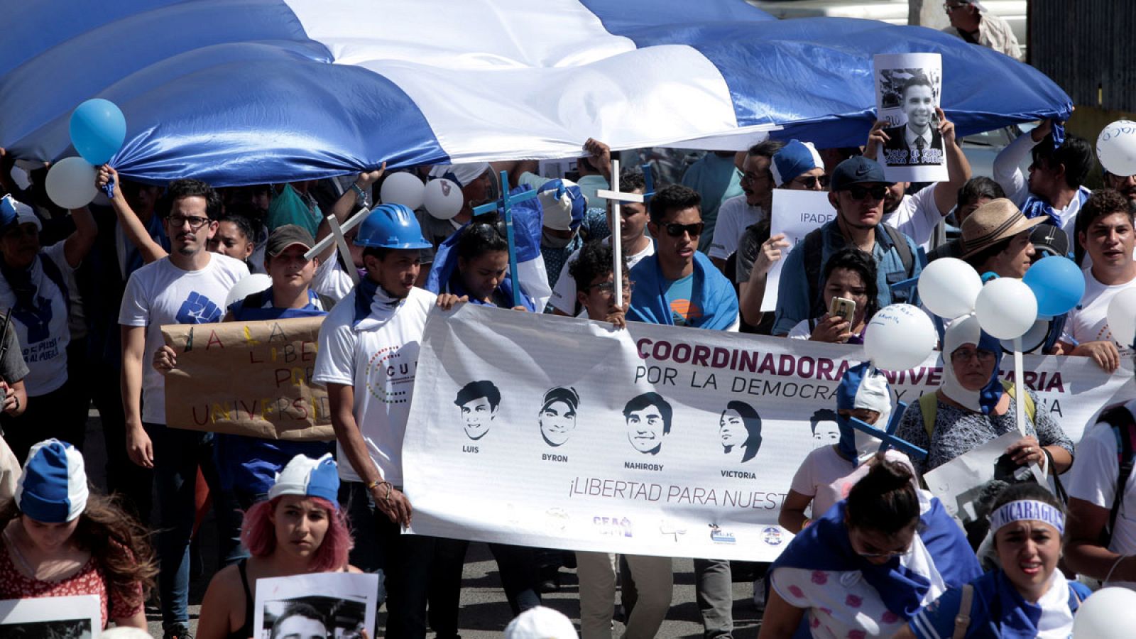 Exiliados nicaragüenses manifestándose en Costa Rica por la Libertad y la Justicia