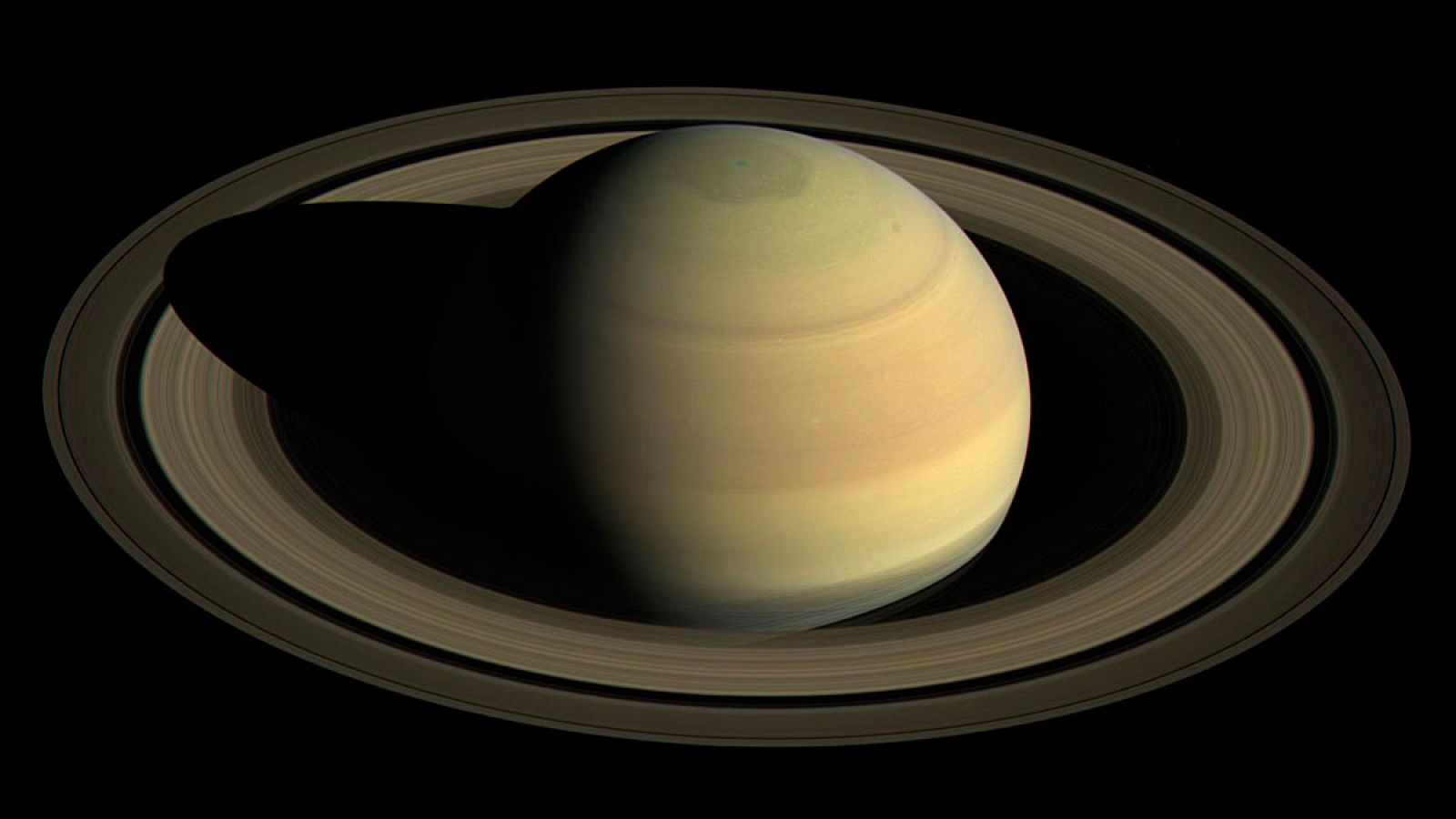Saturno es uno de los planetas más reconocibles del Sistema Solar gracias a sus emblemáticos anillos.