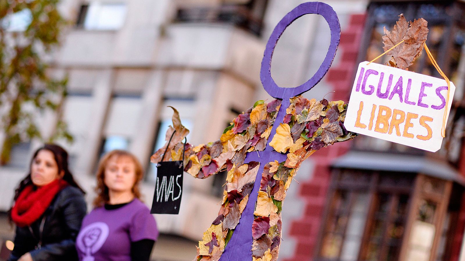 Cientos de personas se manifestaban en el Día Internacional de la Eliminación de la Violencia contra la Mujer