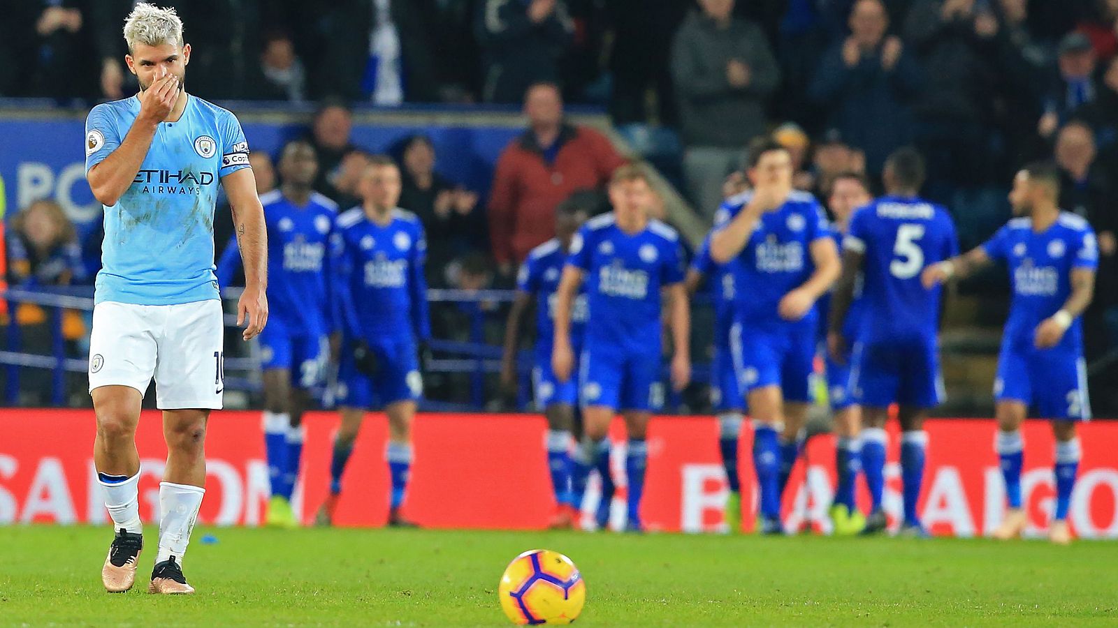 Agüero se lamenta de la nueva derrota de su equipo en Leicester.