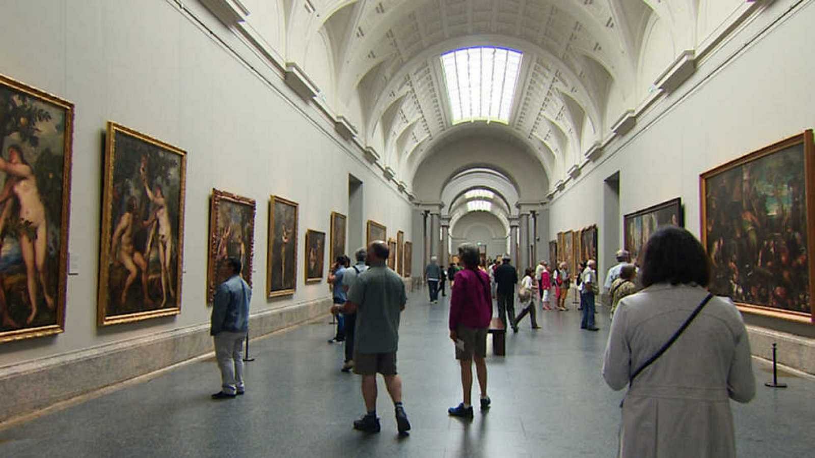 Visitantes en el museo del Prado