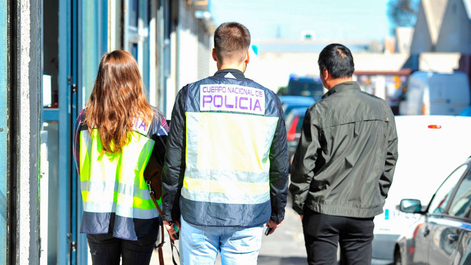 Foto de archivo de unos agentes de la Policía Nacional durante una operación en el polígono Cobo Calleja, en Fuenlabrada (Madrid).