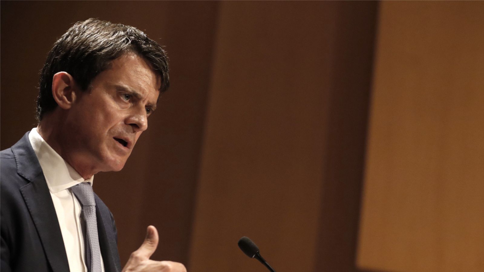 Manuel Valls lamenta el uso de los políticos presos en el premio Pla