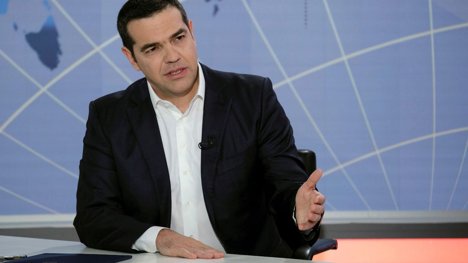 El primer ministro griego, Alexis Tsipras, anuncia la ruptura con su socio de gobierno