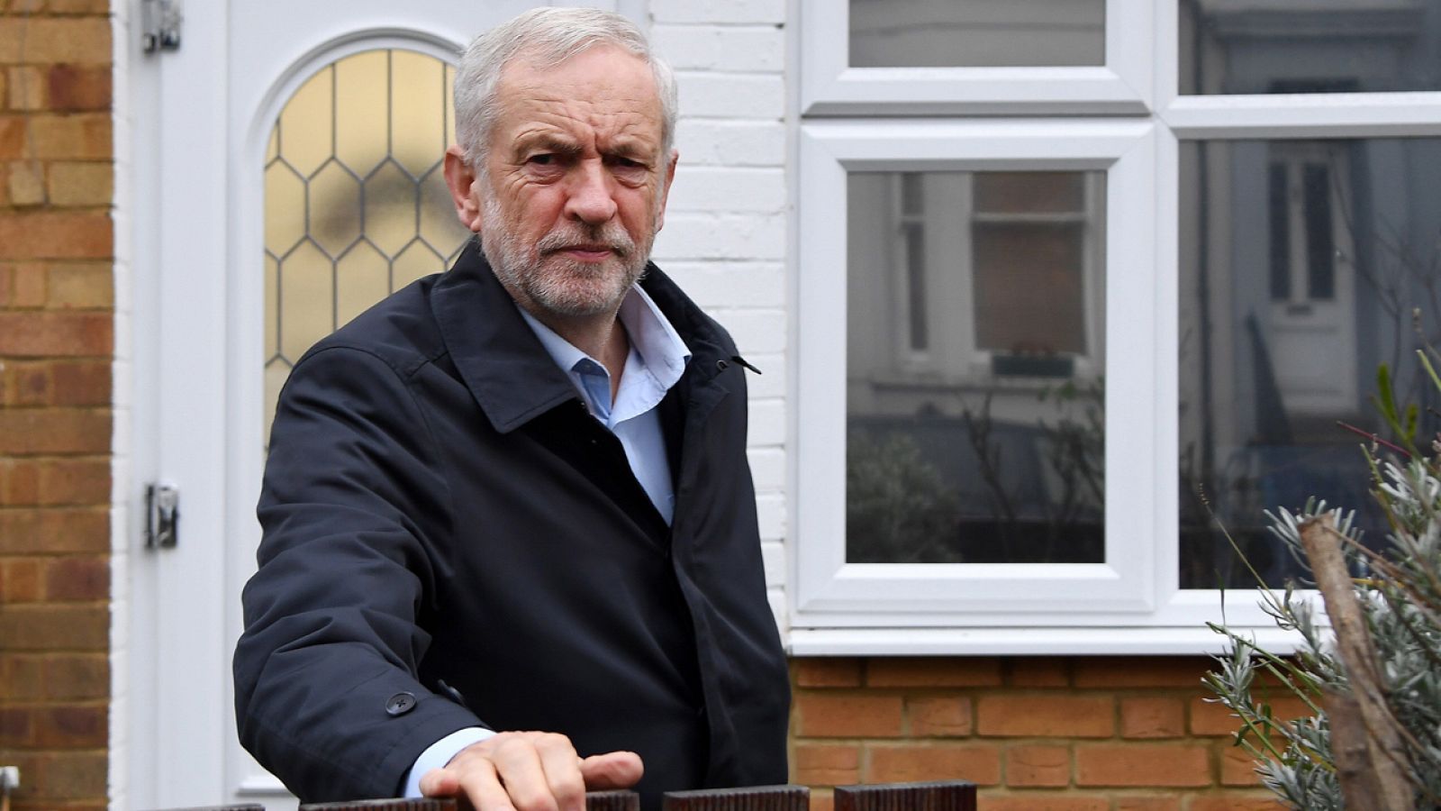 Jeremy Corbyn, a su salida de su residencia en Londres este lunes