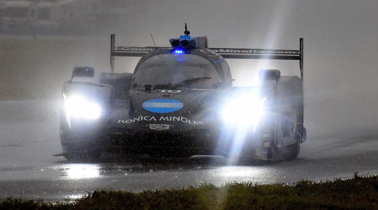 Fernando Alonso, bajo la lluvia en las 24 Horas de Daytona.