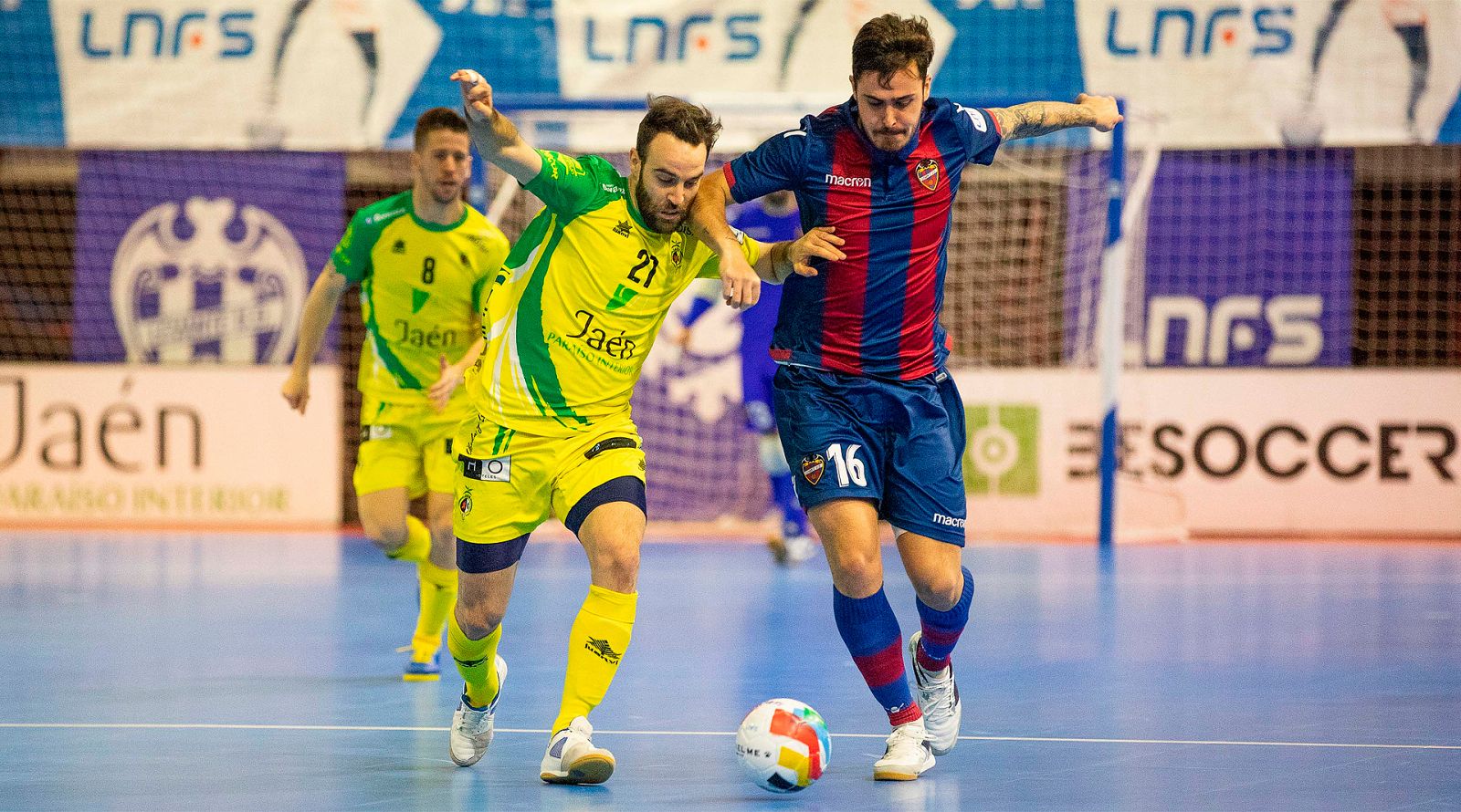 El Jaén se ha impuesto en la cancha del Levante por 2-3.