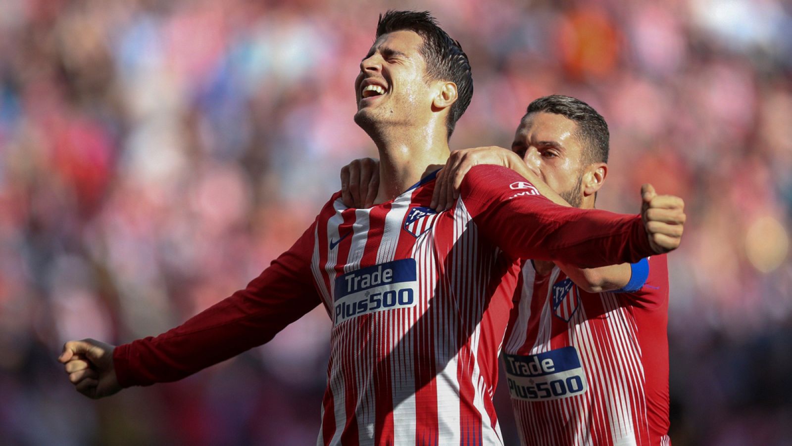 Álvaro Morata celebra su primer gol con la camiseta rojiblanca
