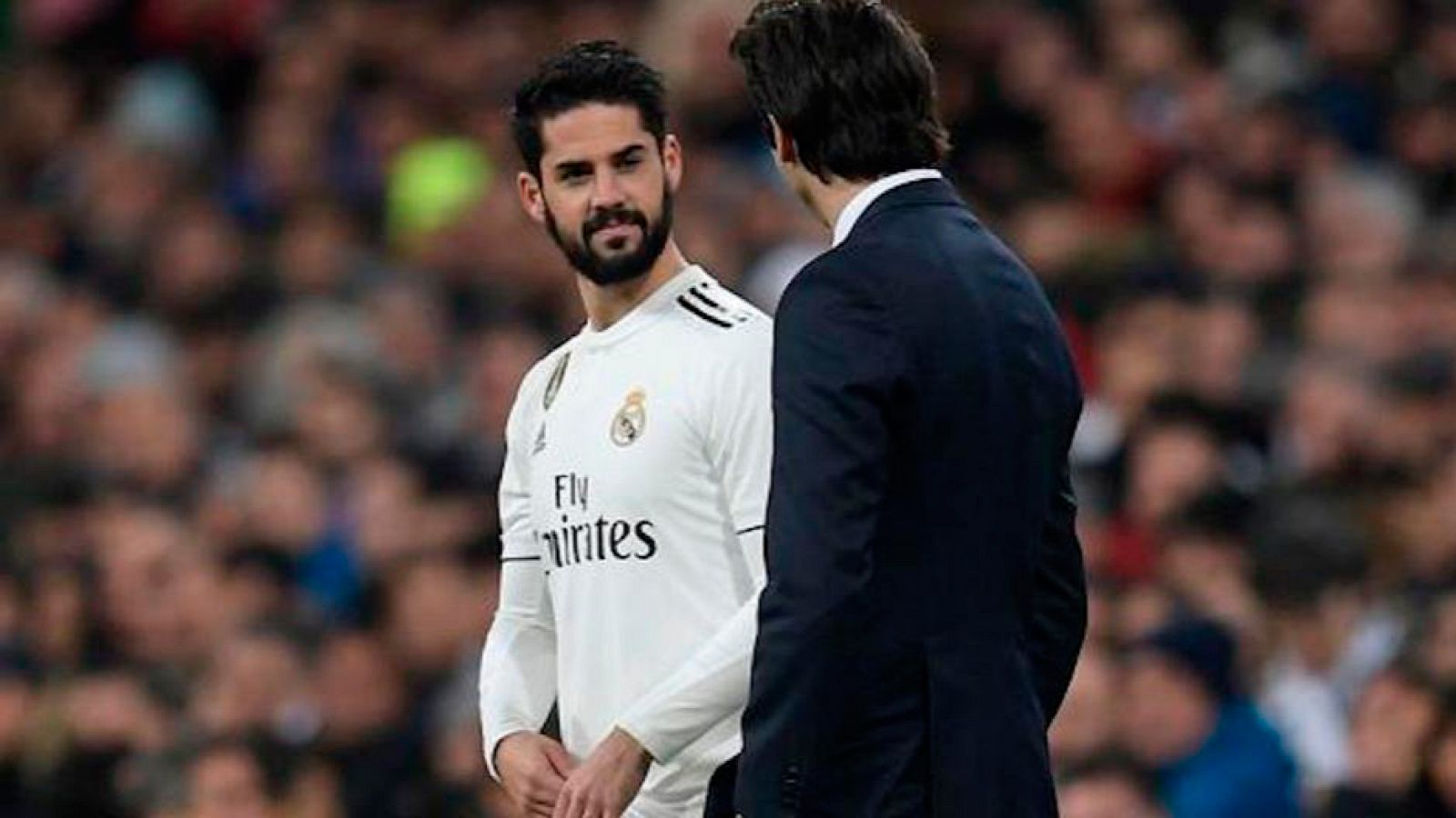 Isco charla con Solari