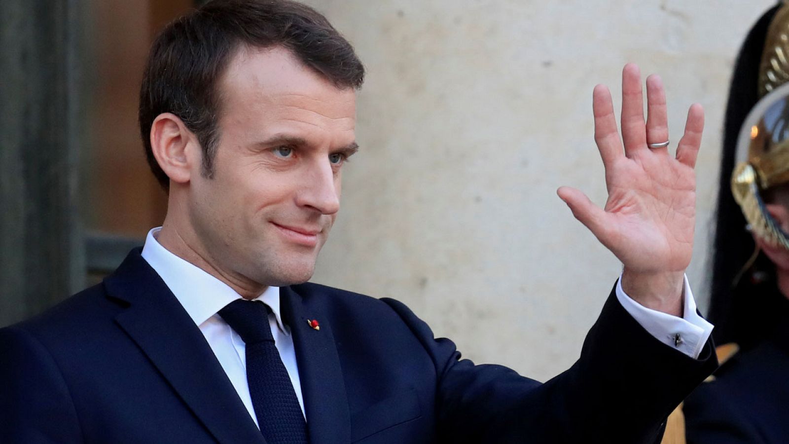 Macron pide revisar el espacio Schengen y asociar al Reino Unido a la defensa europea