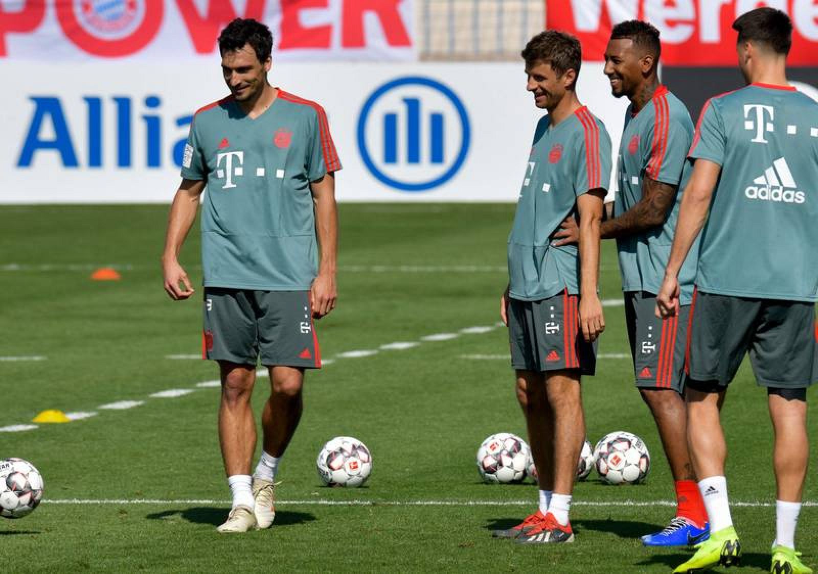 De izquierda a derecha, Hummels, Müller y Boateng, en un entrenamiento del Bayern