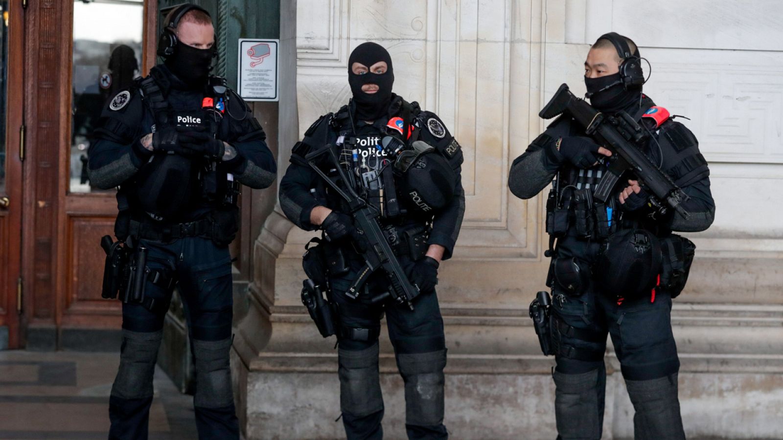 La policía vigila el Palacio de Justicia de Bruselas durante el juicio por el atentado al Museo Judío
