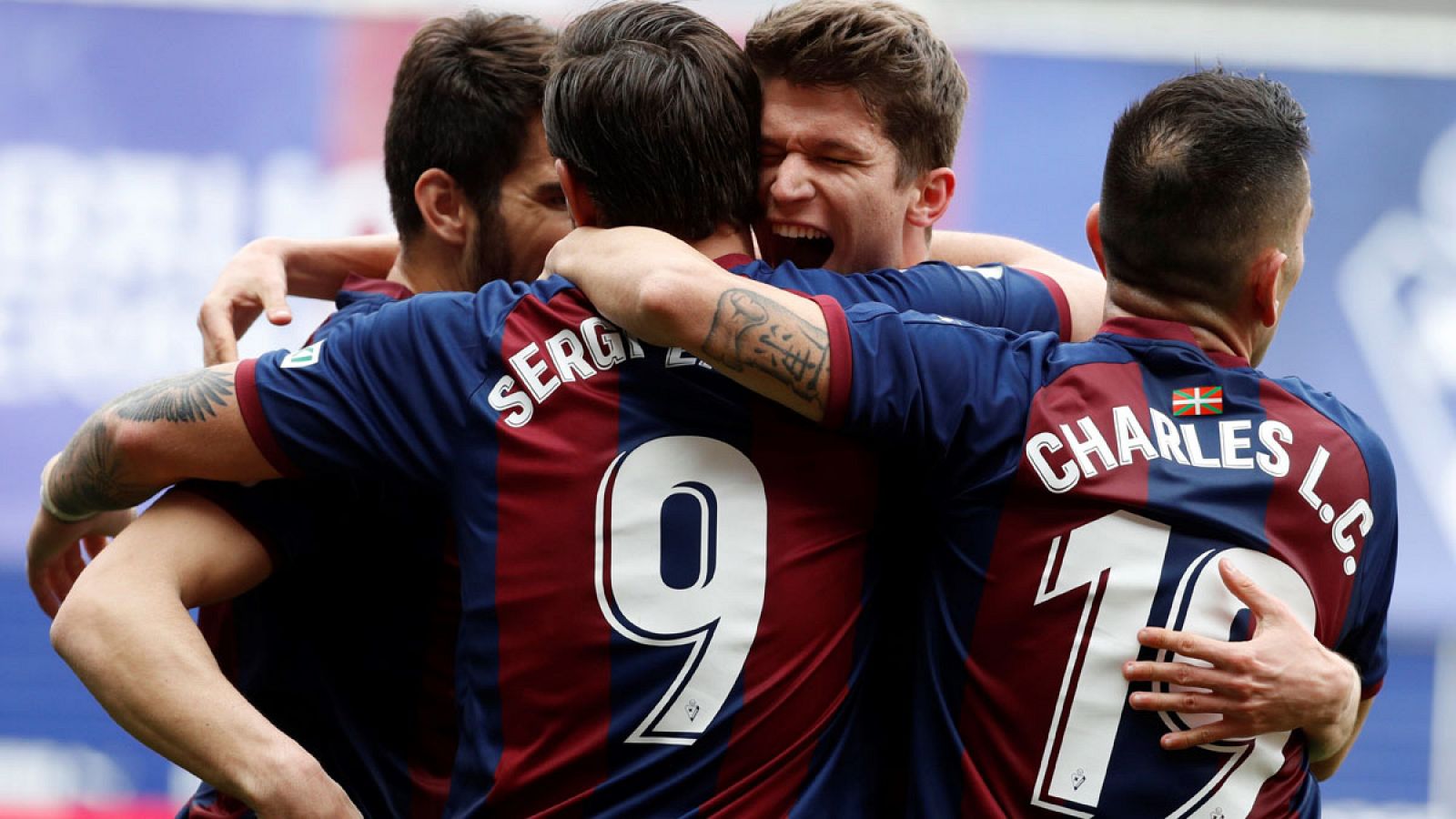 Jugadores del Eibar celebran un gol