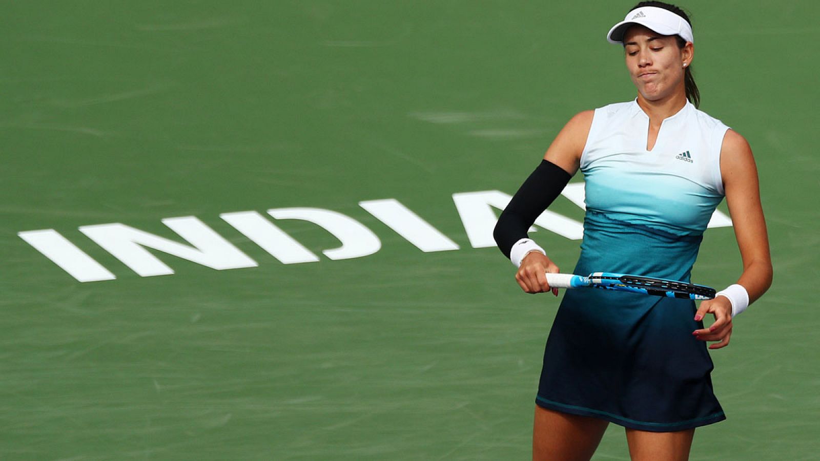 Garbiñe Muguruza durante un momento de su partido contra Serena Williams en el Indian Wells (EE.UU.)