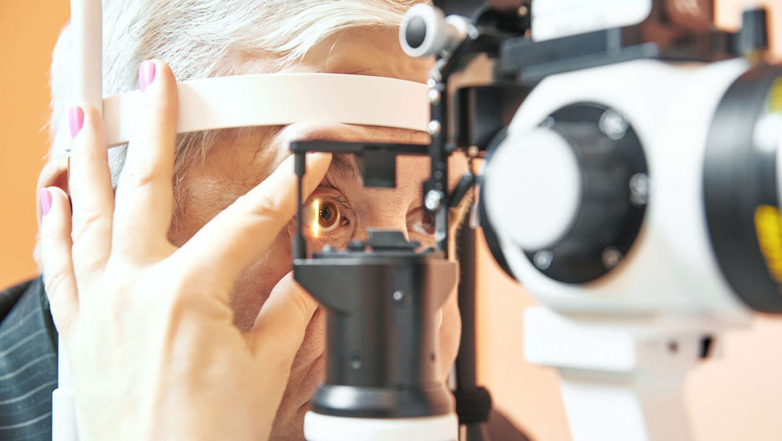 El principal síntoma del glaucoma es la pérdida progresiva de visión.