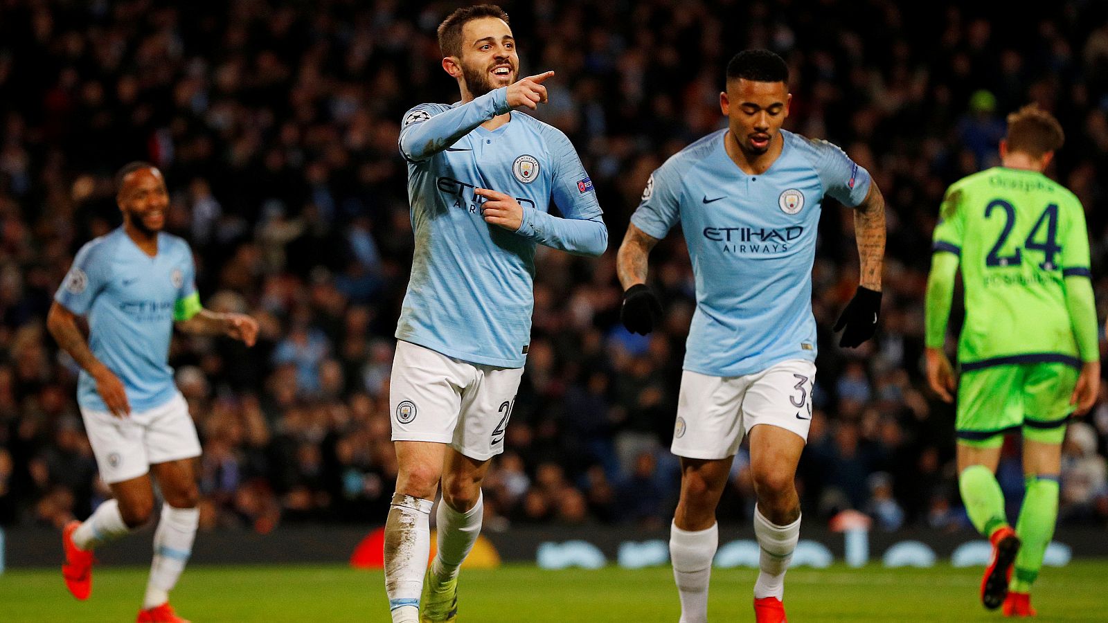 Bernardo Silva celebra la victoria de su equipo.