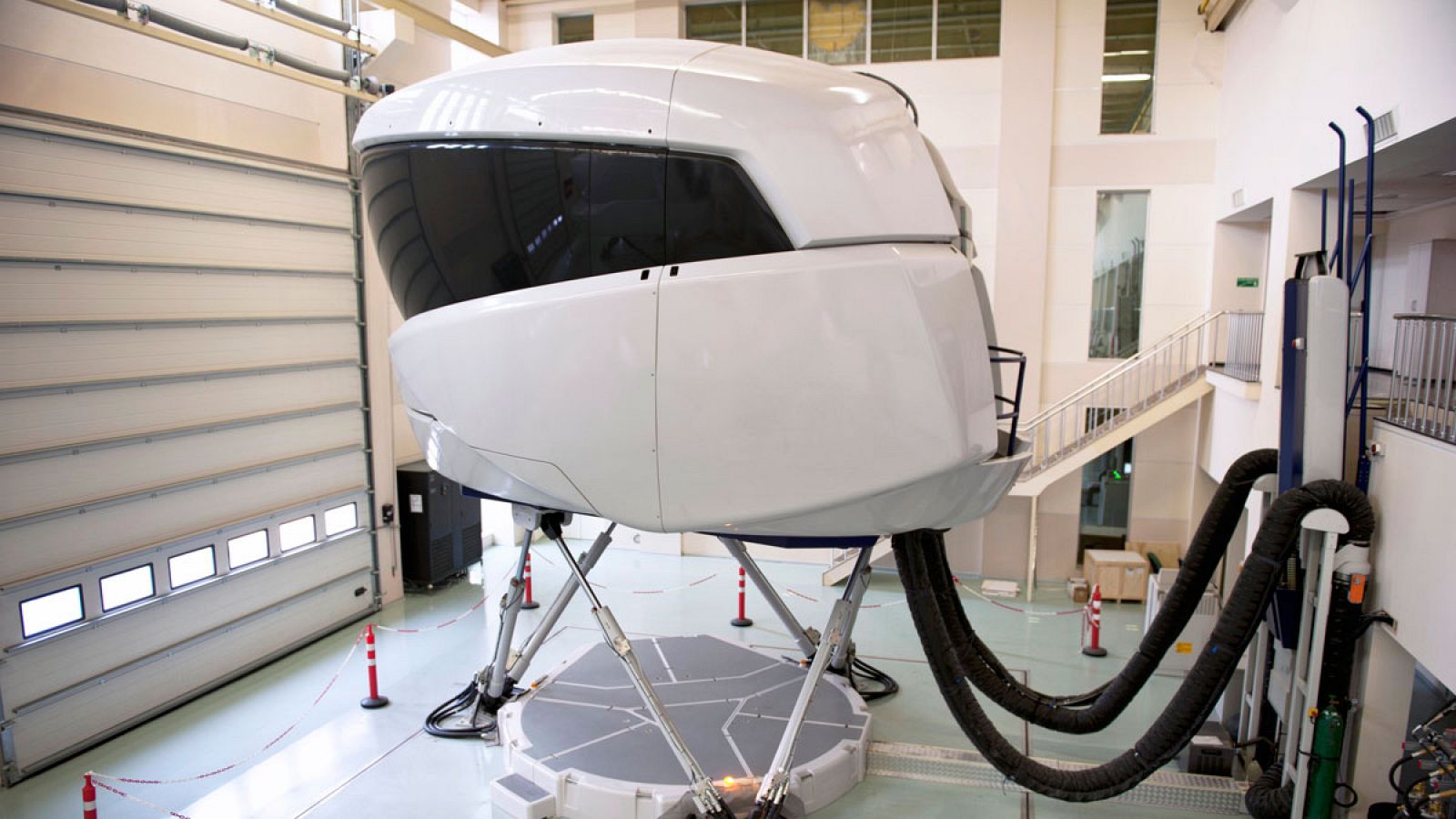 La mayoría de los pilotos de aerolíneas comerciales se someten a cursos formativos de refresco con simuladores cada seis meses.