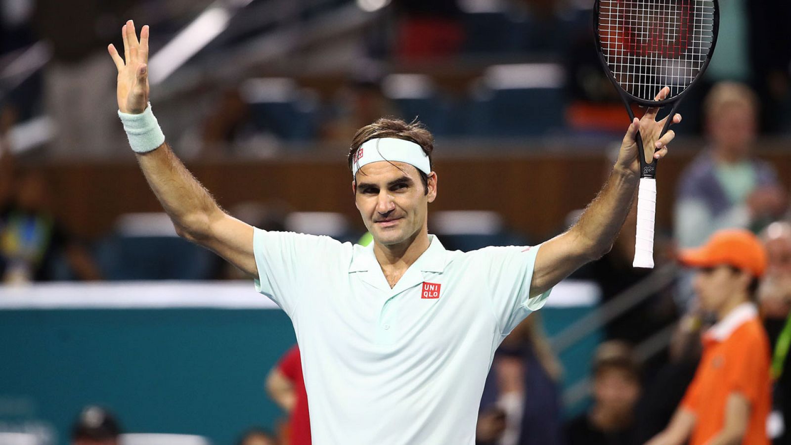 Federer se mete en semis de Miami tras vencer con holgura a Kevin Anderson