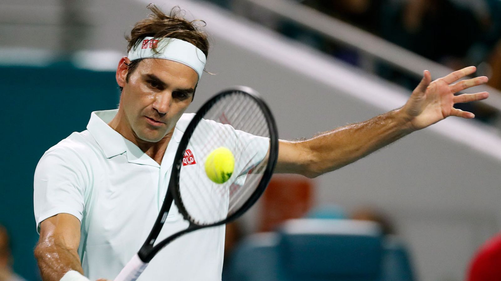 Roger Federer durante el partido contra Denis Shapovalov en el Masters 1000 Miami.